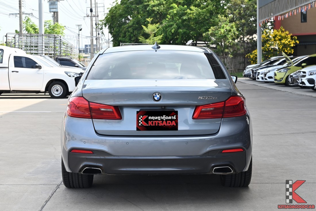 BMW 530e G30 M Sport ปี 2018 ด้านท้ายรถ