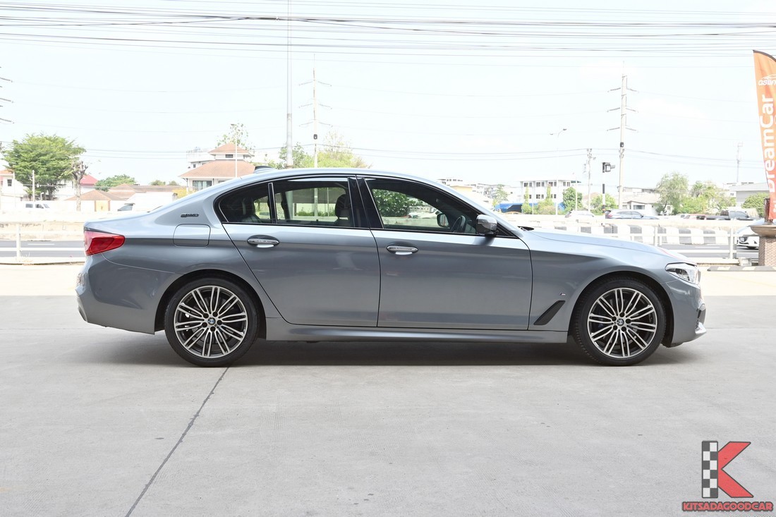 BMW 530e G30 M Sport ปี 2018 ด้านข้างตัวรถ