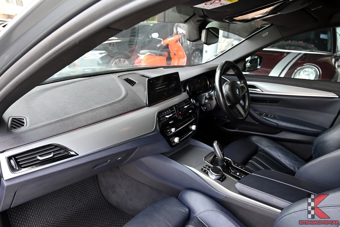 BMW 530e G30 M Sport ปี 2018 ห้องโดยสารด้านหน้า