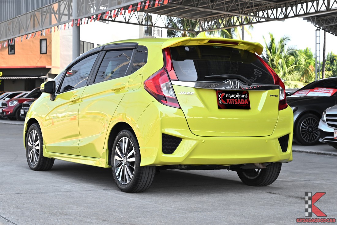 Jazz 2017 มุมหลัง-ขวา พร้อมสปอยเลอร์