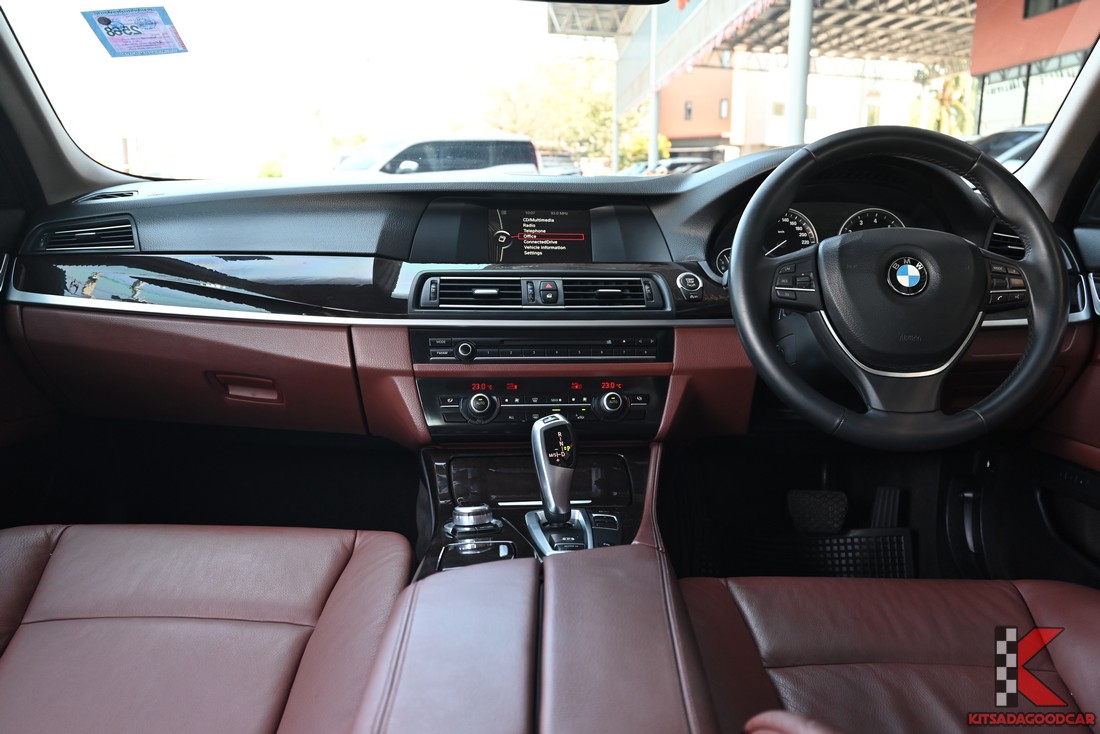 มุมมองจากคนขับ พวงมาลัยมัลติฟังก์ชัน