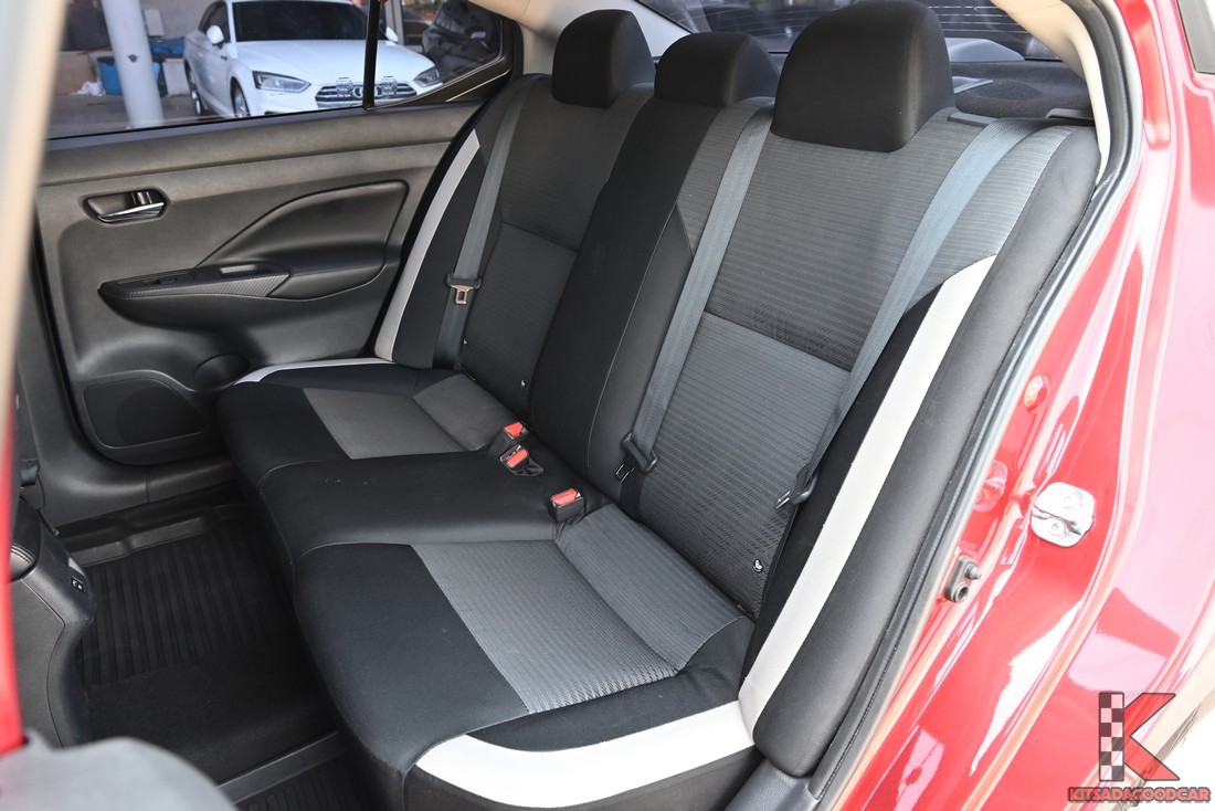 Nissan Almera 2020 มือสอง พื้นที่โดยสารด้านหลัง