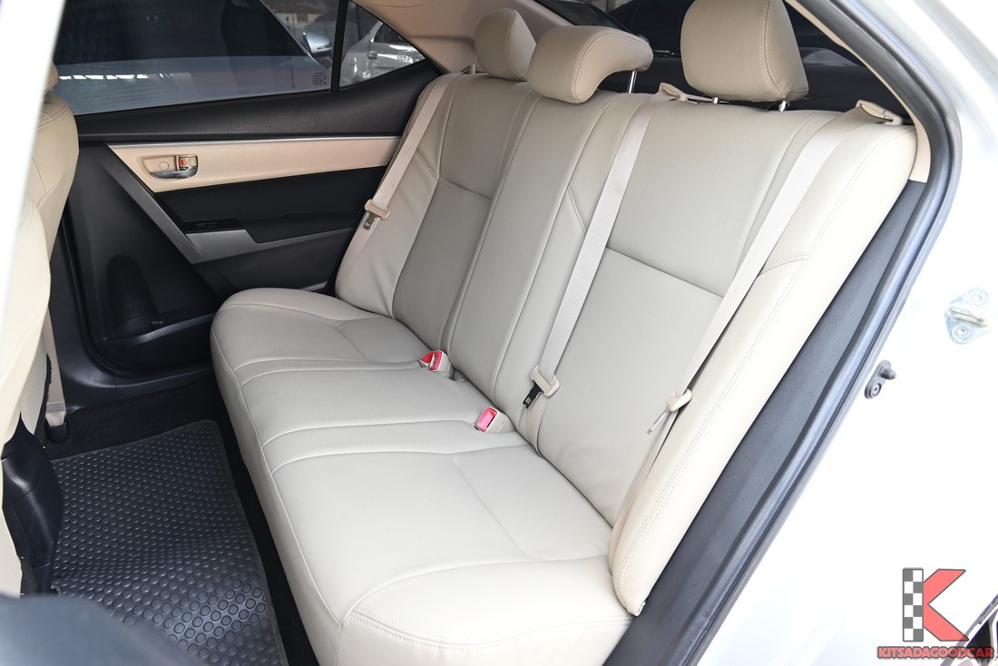 Toyota Corolla Altis 2014 มือสอง พื้นที่โดยสารด้านหลัง