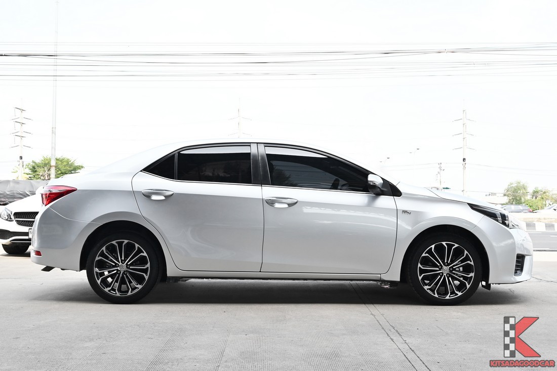 Toyota Corolla Altis 2014 มือสอง มุมด้านข้างรถ