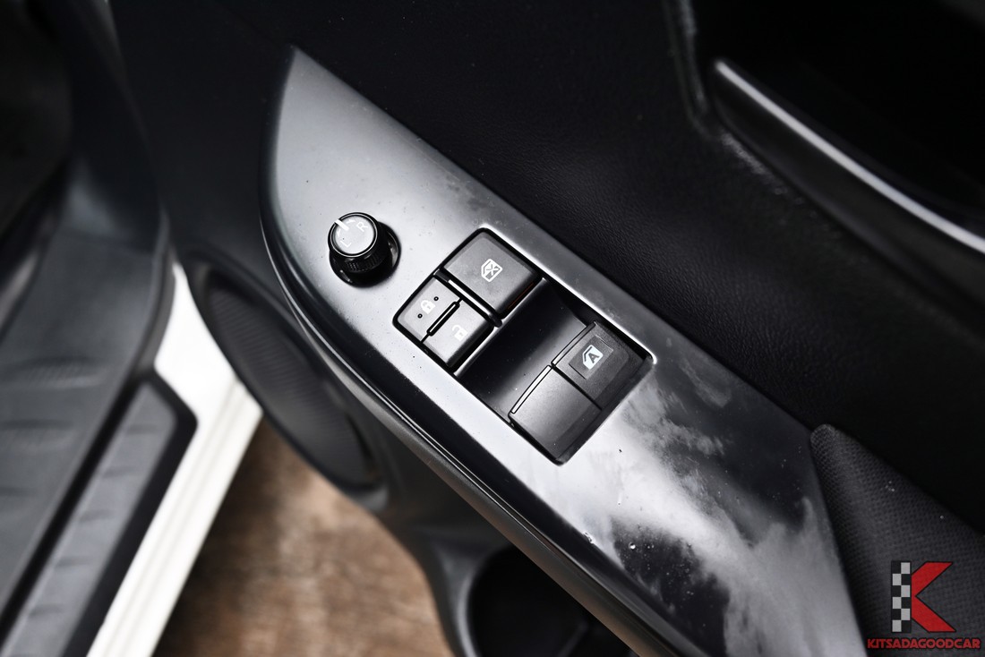 Toyota Hilux Revo 2023 สวิตช์กระจกไฟฟ้า