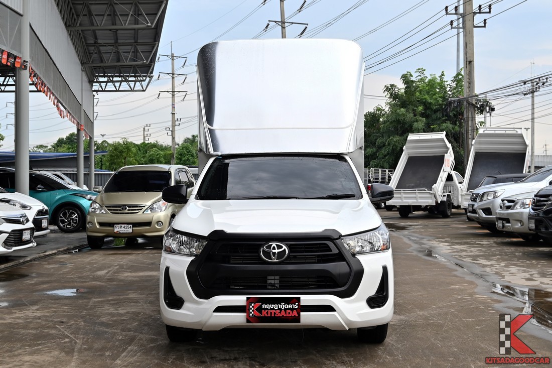 Toyota Hilux Revo 2023 ตู้ทึบ มุมหน้าตรง