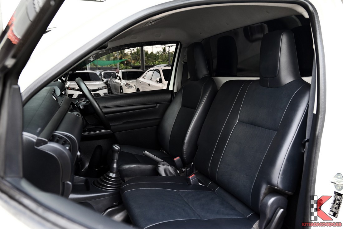 Toyota Hilux Revo 2023 ห้องโดยสาร เบาะคู่หน้า