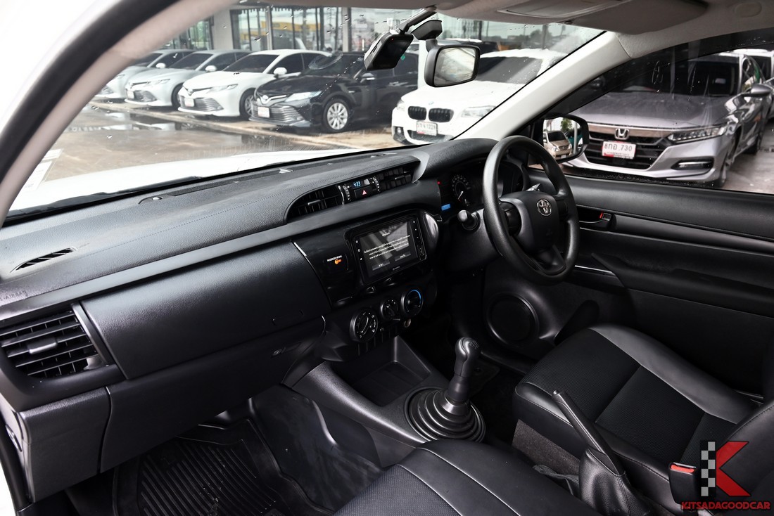 Toyota Hilux Revo 2023 คอนโซลหน้าและพวงมาลัย