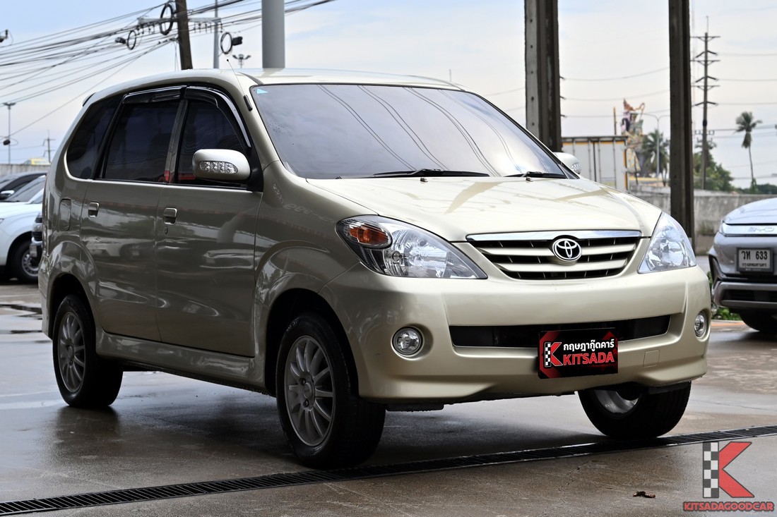 Toyota Avanza 1.3 E 2004 มือสอง มุมเฉียงหน้า สีทอง