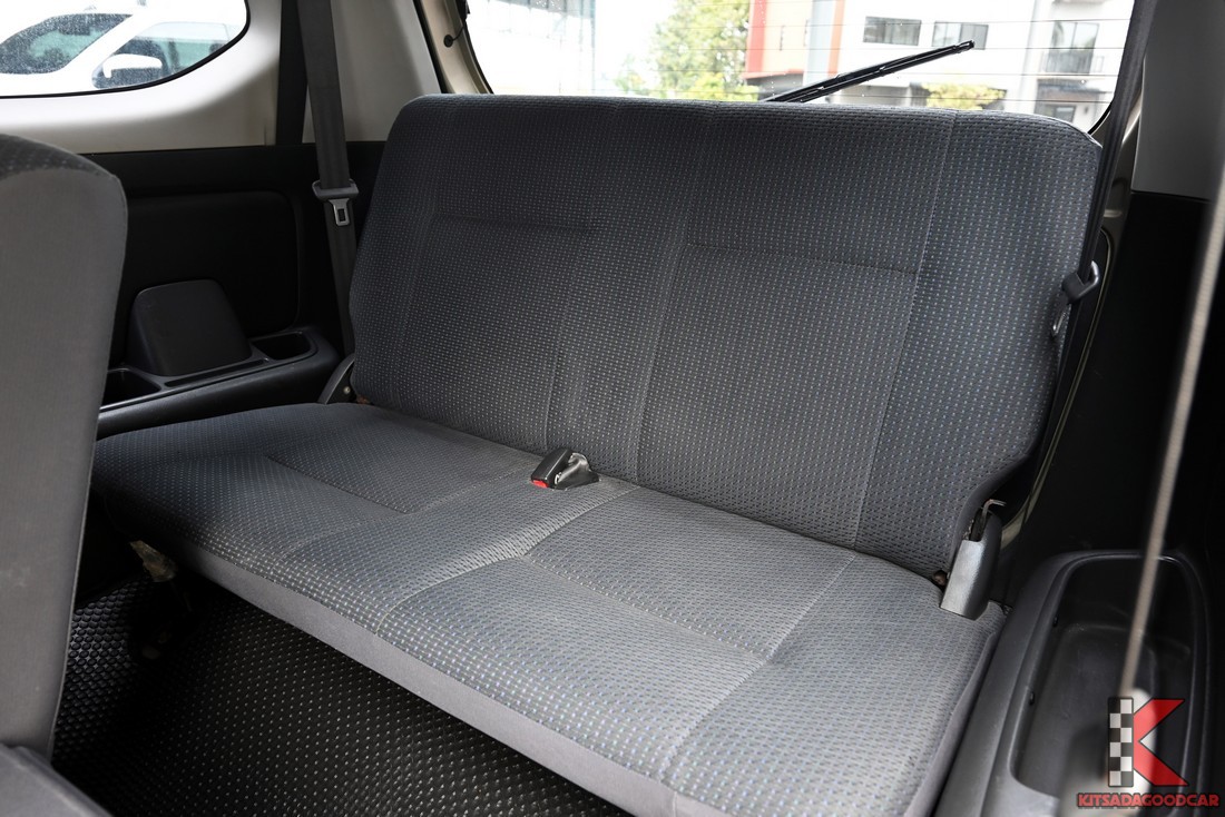 Toyota Avanza 2004 มือสอง เบาะแถวสามพับได้