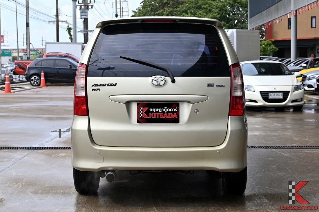 Toyota Avanza 2004 มือสอง ด้านท้ายตรง