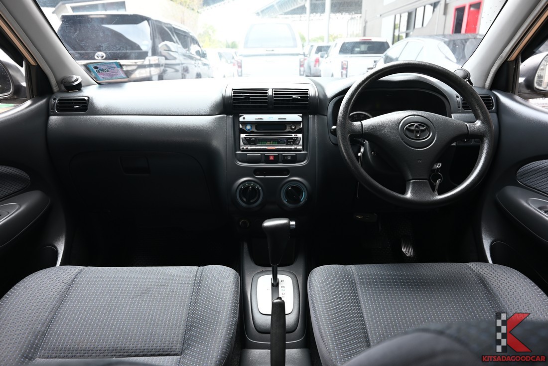 Toyota Avanza 2004 มือสอง มุมมองคอนโซลและพวงมาลัย