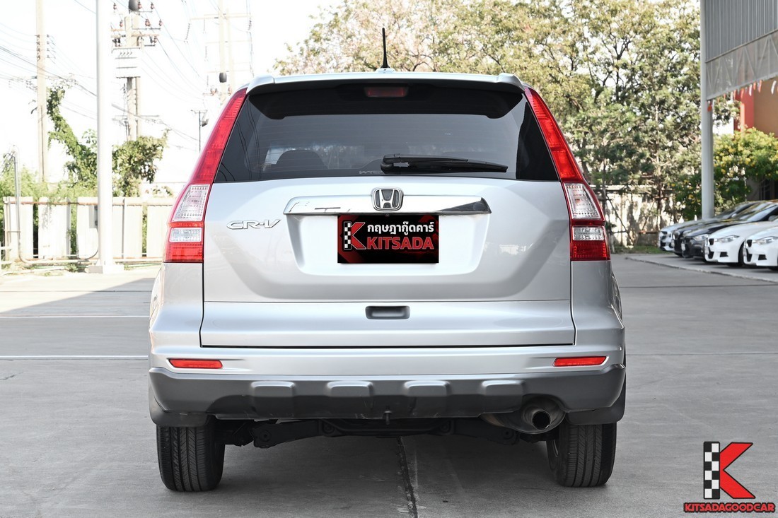 CR-V 2011 ด้านหลังตรง พร้อมสปอยเลอร์หลังคา