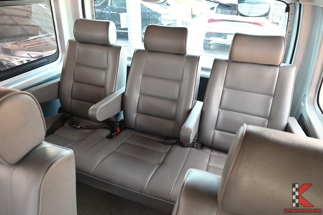 Toyota Commuter 3.0 D4D 2017 มือสอง เบาะแถวหลัง (11)