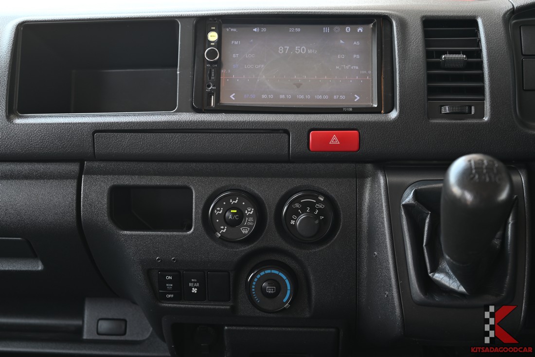 Toyota Commuter 3.0 D4D 2017 มือสอง จอกลาง/แผงควบคุม (15)