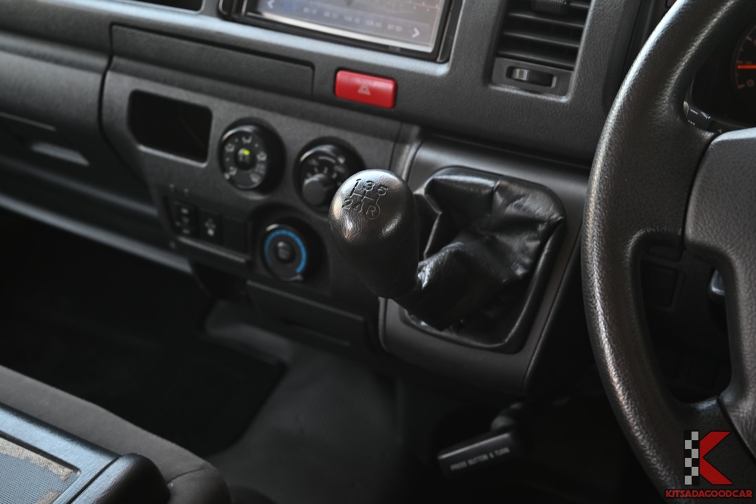 Toyota Commuter 3.0 D4D 2017 มือสอง คันเกียร์ธรรมดา (16)