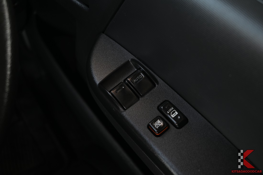 Toyota Commuter 3.0 D4D 2017 มือสอง สวิตช์กระจก/ประตู (17)