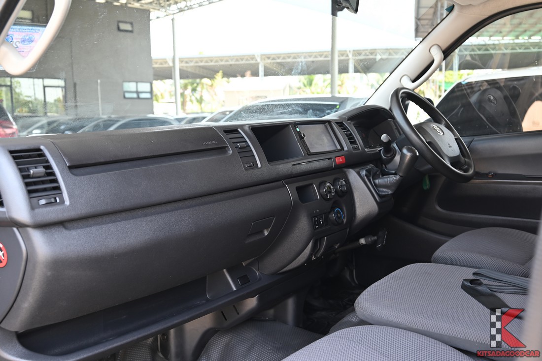 Toyota Commuter 3.0 D4D 2017 มือสอง คอนโซลหน้า (7)