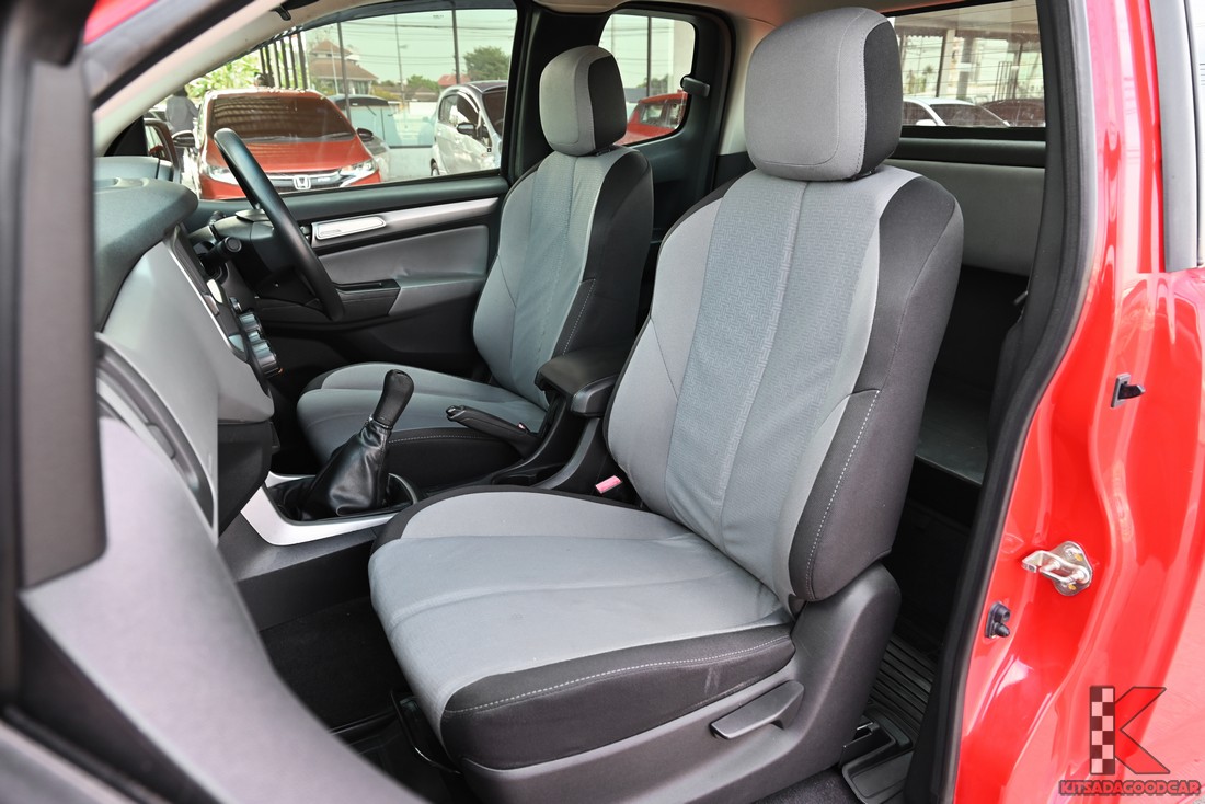 มุมมองคอนโซลเต็มๆ พร้อมวิทยุจอ