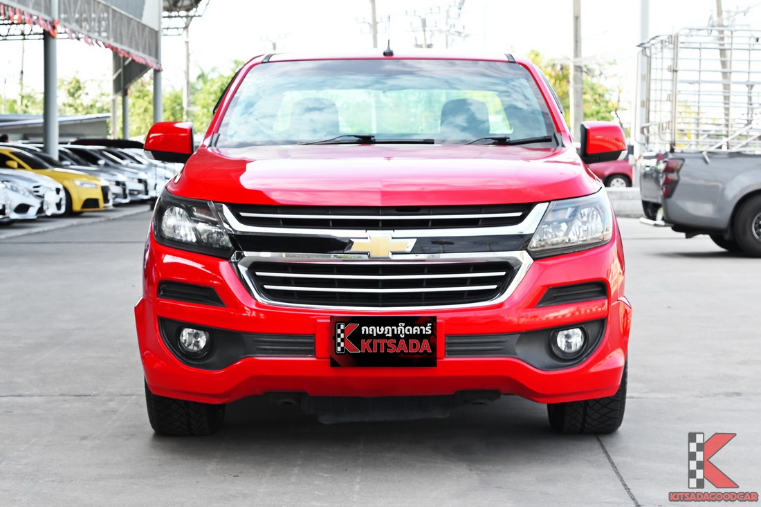 ด้านหน้าเต็มคัน Chevrolet Colorado 2019 สีแดง