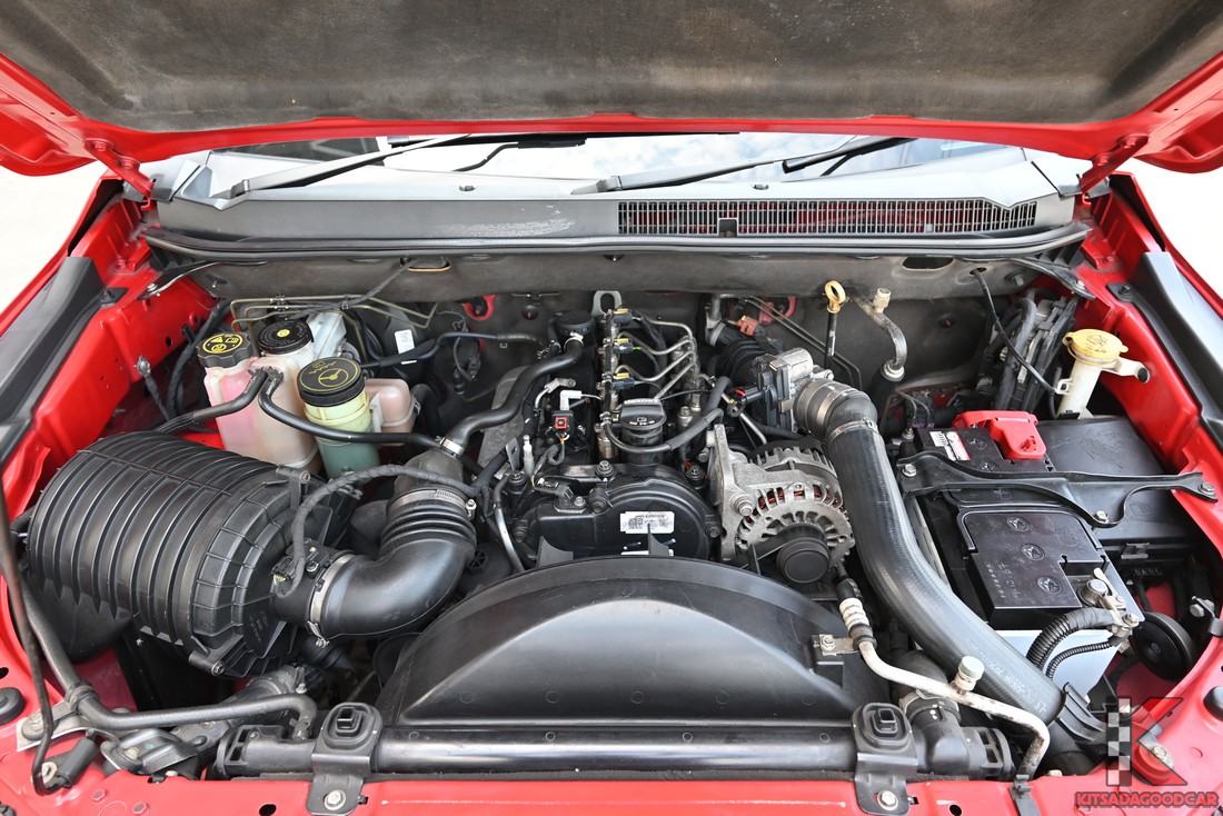 คอนโซลกลางและหน้าจอใกล้ ๆ