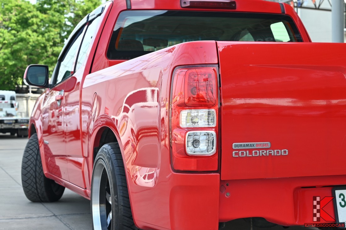 คอนโซลกลางและหน้าจอใกล้ ๆ