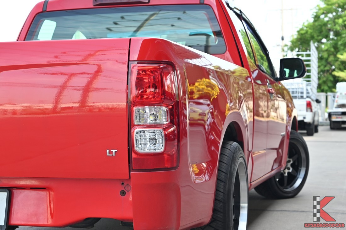 คอนโซลกลางและหน้าจอใกล้ ๆ