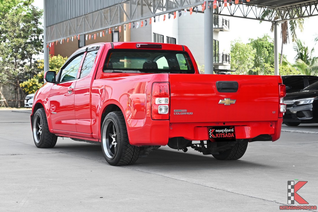 มุมท้ายเฉียง Colorado Flex Cab LT สีแดง