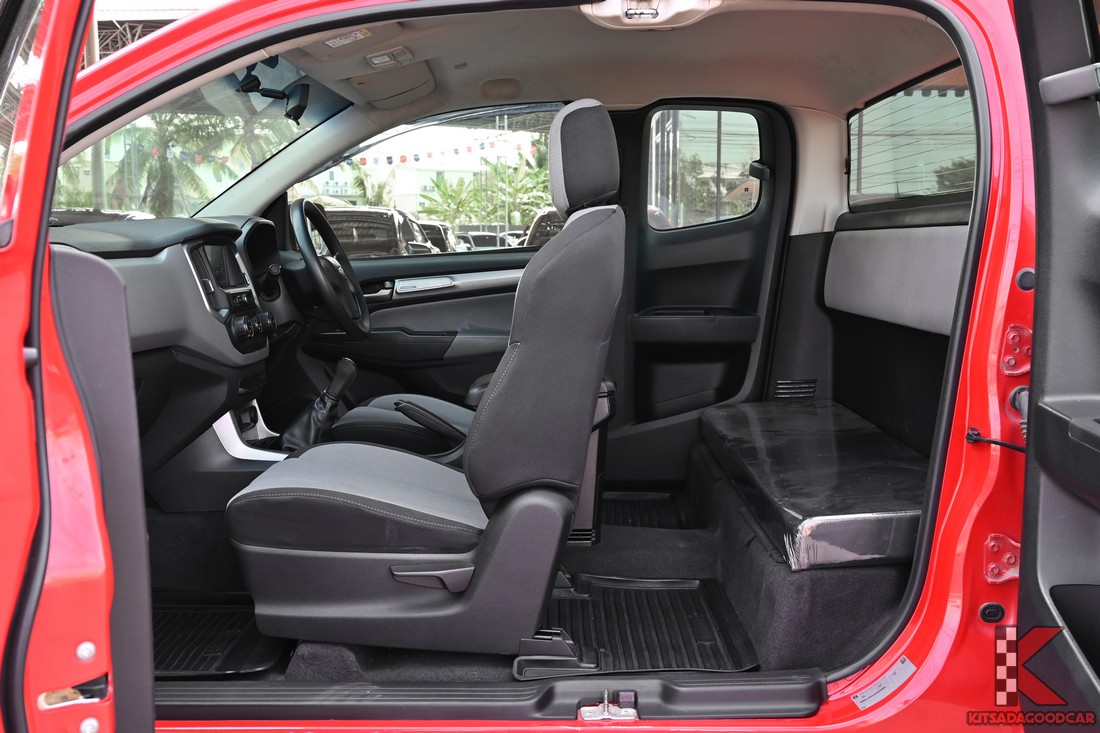 เบาะคู่หน้าและเบาะเสริมหลังแค็บ