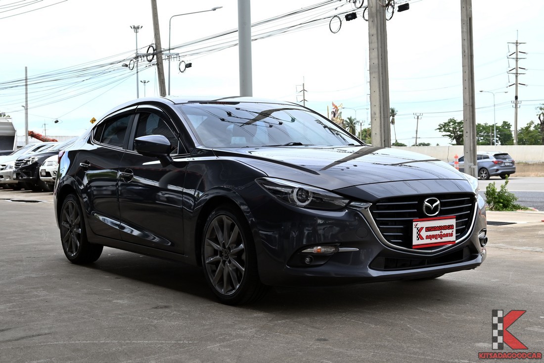Mazda 3 2017 มือสอง มุมเฉียงหน้า สีเทา รุ่น 2.0 S Sedan