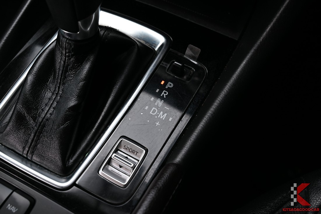 Mazda 3 2017 มือสอง โหมดสปอร์ตใกล้คันเกียร์