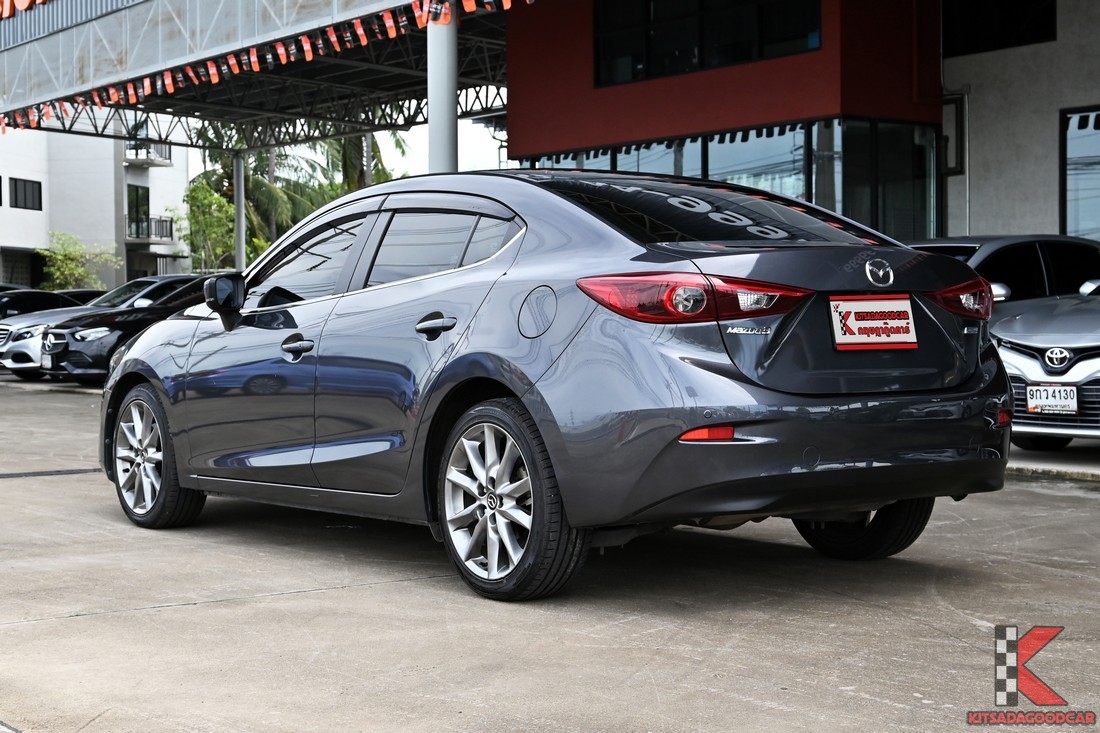 Mazda 3 2017 มือสอง มุมท้ายเฉียง