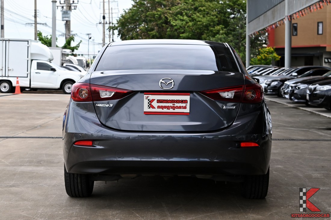 Mazda 3 2017 มือสอง มุมท้ายตรง