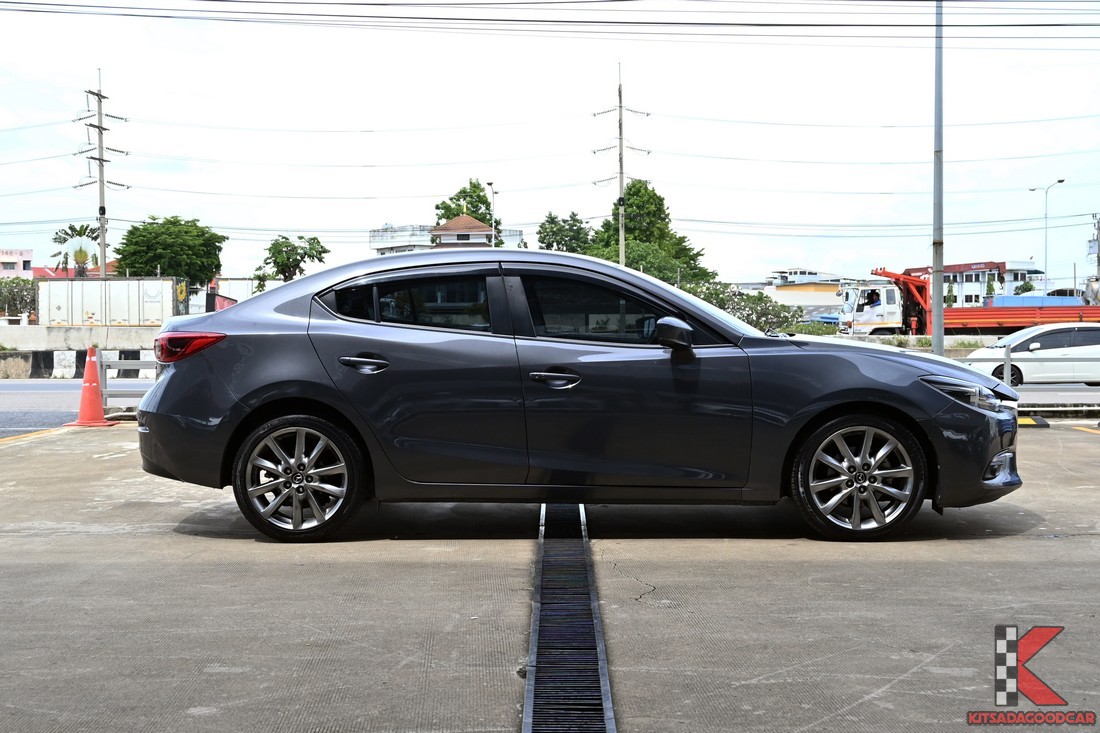 Mazda 3 2017 มือสอง มุมด้านข้างซ้าย