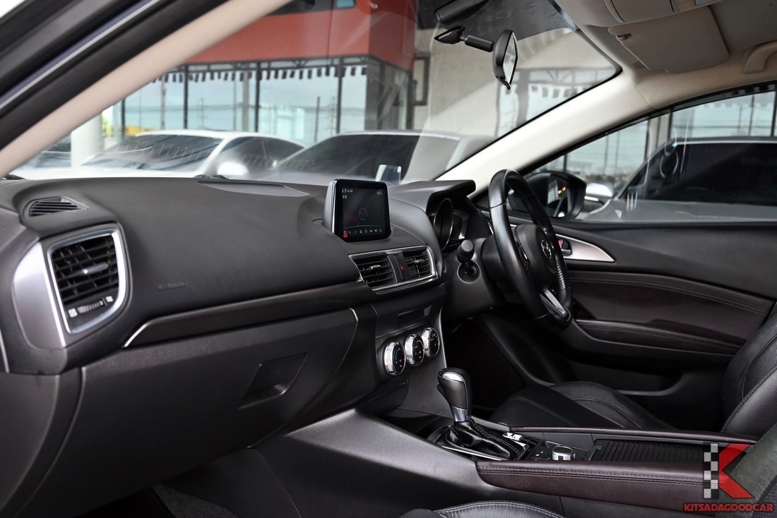 Mazda 3 2017 มือสอง แผงคอนโซลหน้า