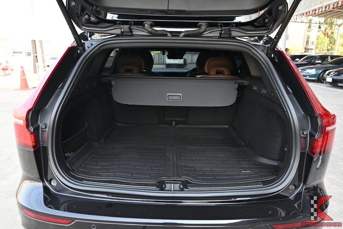 พื้นที่เก็บสัมภาระท้าย V60 T8