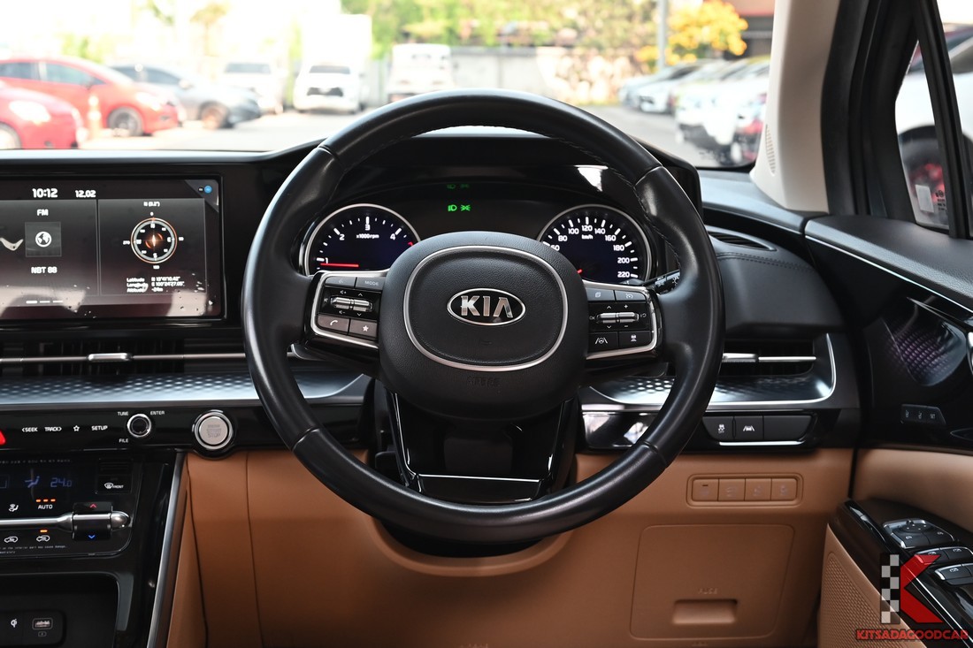 พวงมาลัยมัลติฟังก์ชัน และมาตรวัด