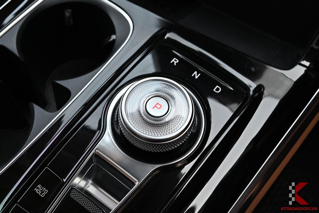 ปุ่มปรับเกียร์แบบโรตารี พร้อม Auto Hold