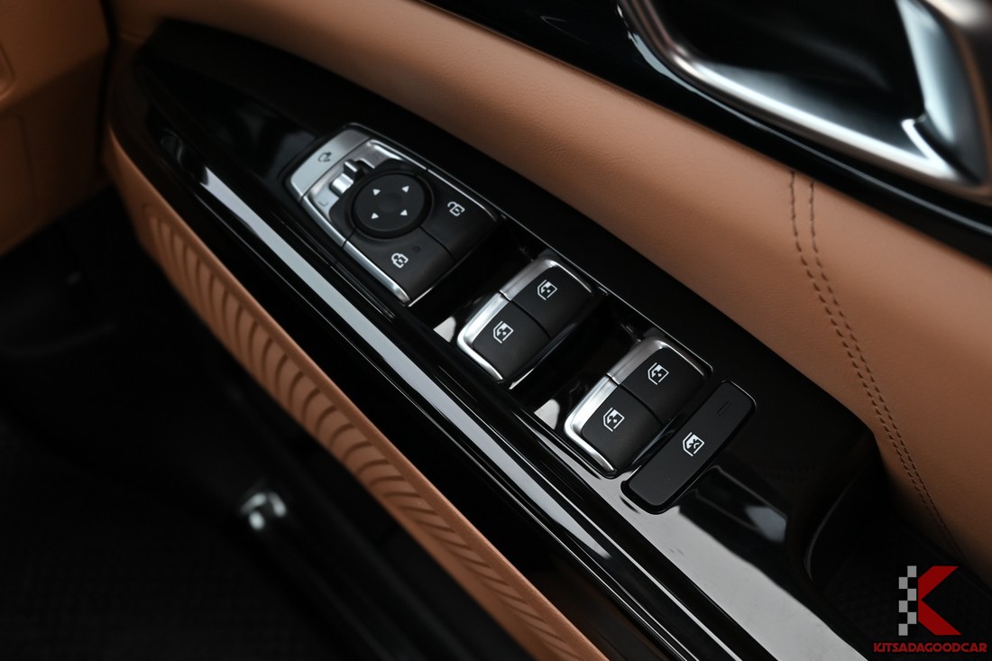 สวิตช์กระจกไฟฟ้า บริเวณประตูหน้า