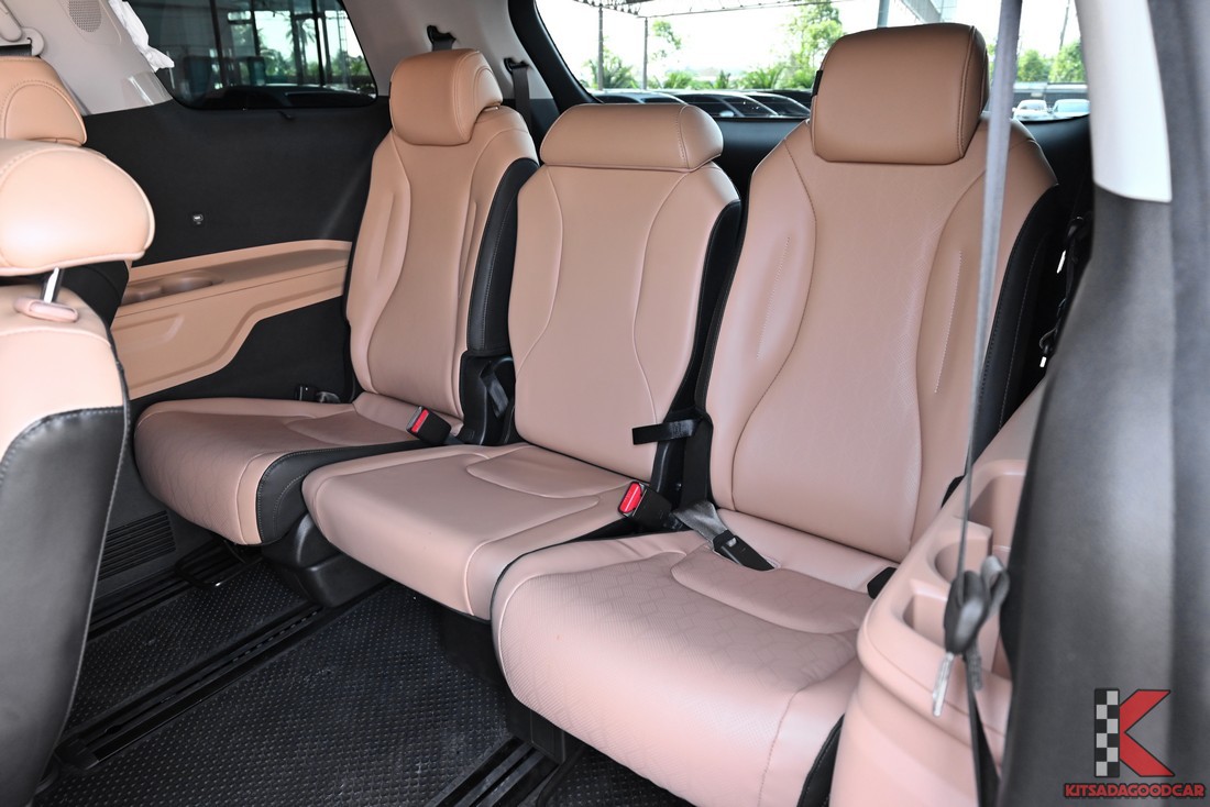 เบาะแถวสาม แยกพนักพิงสามที่นั่ง