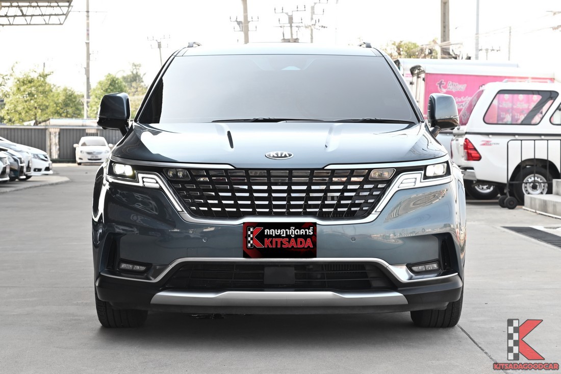 Kia Carnival 2021 หน้าตรง กระจังโครเมียม
