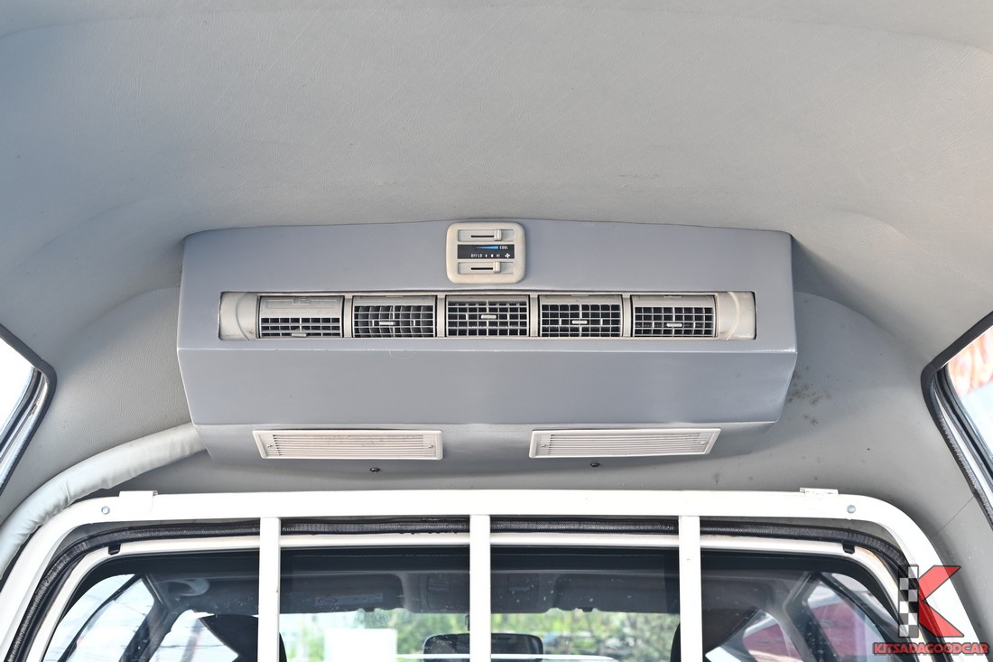 ชุดแอร์หลังบนเพดานภายในหลังคา