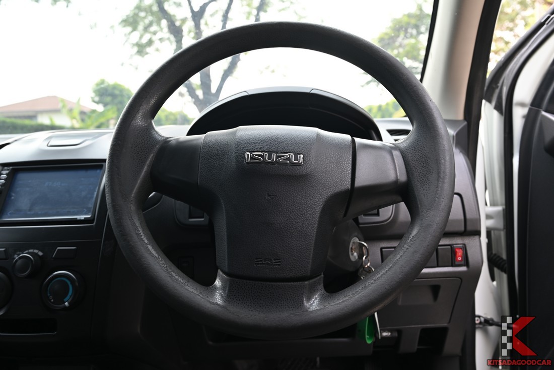 พวงมาลัย Isuzu และมาตรวัด