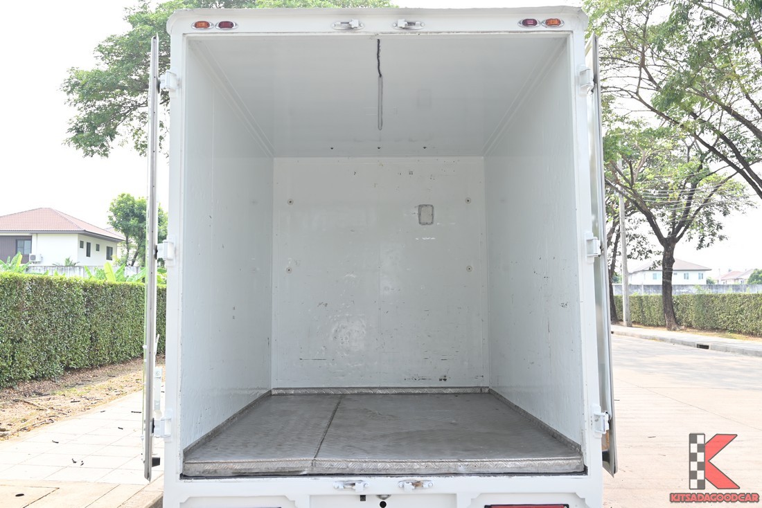 มุมกว้างภายในตู้ทึบ สูงประมาณ 1.85 เมตร