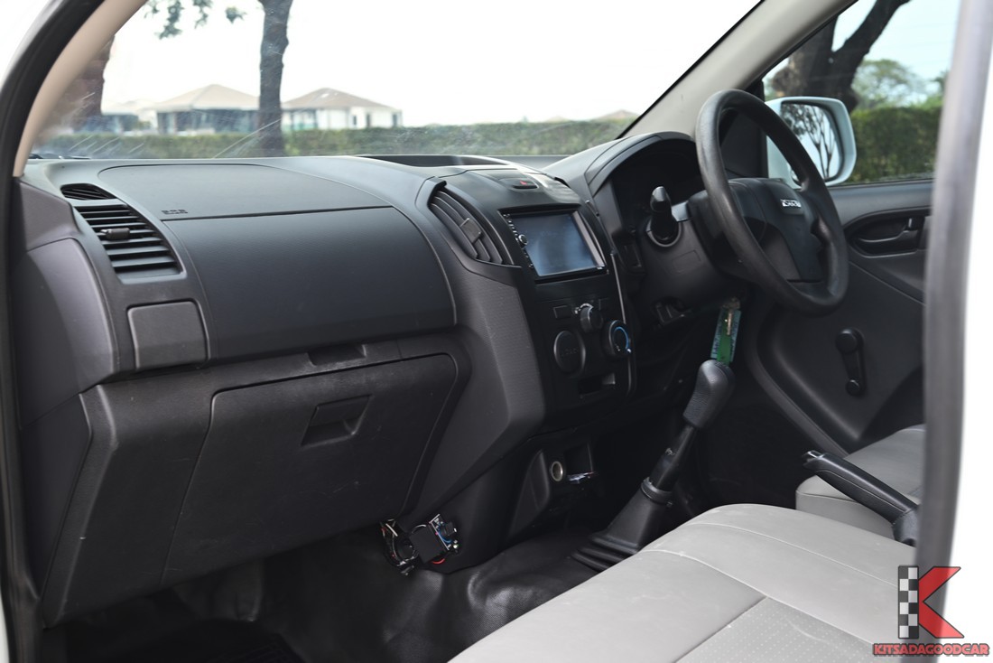 คอนโซลหน้าและพวงมาลัย