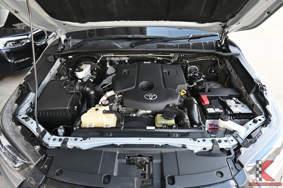Toyota HILUX REVO เบาะคู่หน้า