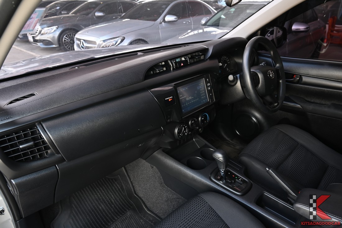 Toyota HILUX REVO ภายในตู้ทึบ