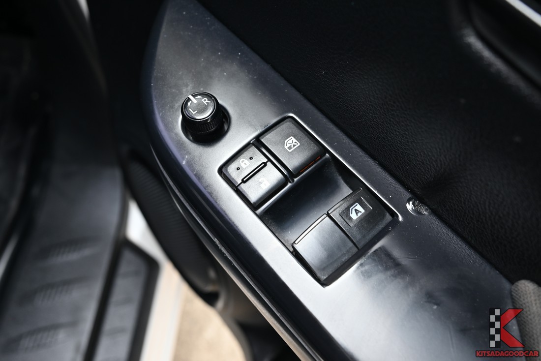 สวิตช์กระจกและปรับกระจกมองข้างไฟฟ้า