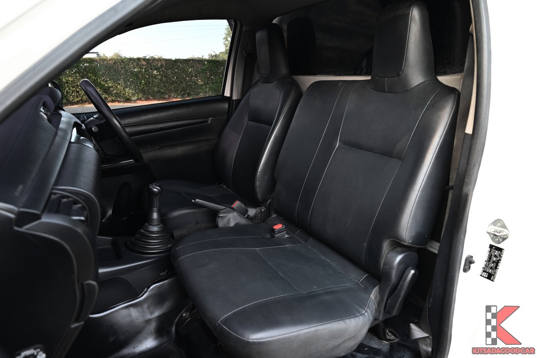 ห้องโดยสารคู่หน้า เบาะและแผงคอนโซล