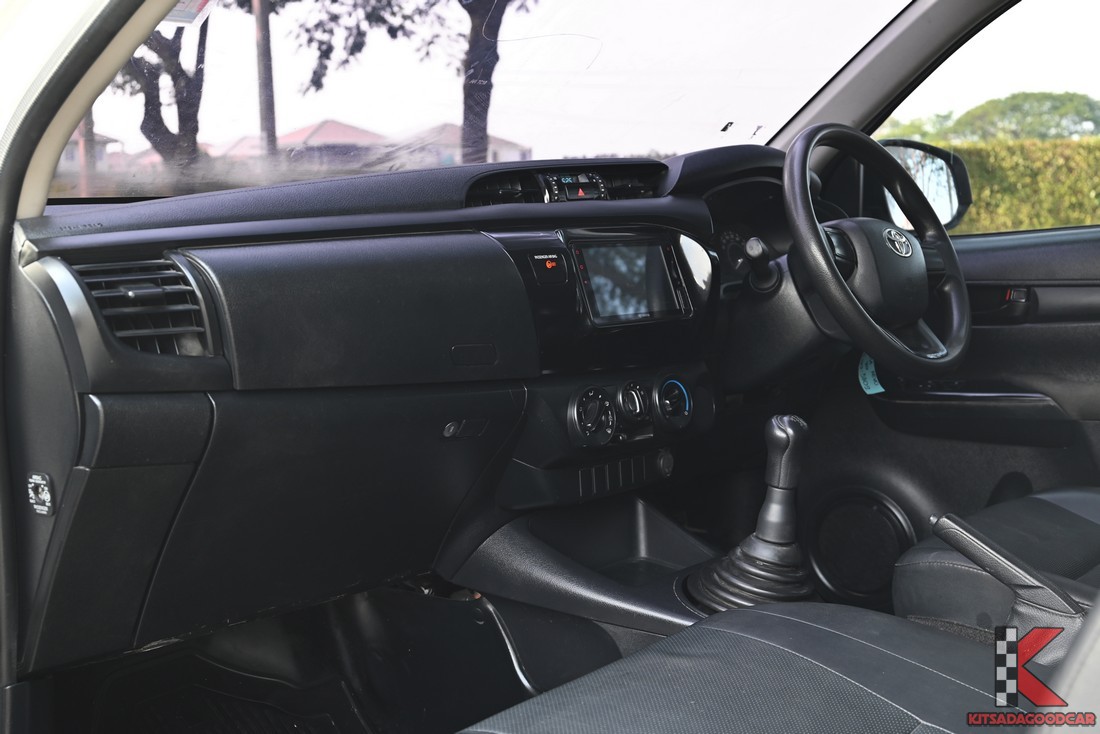 คอนโซลหน้าและวิทยุ Toyota พร้อมระบบเชื่อมต่อ